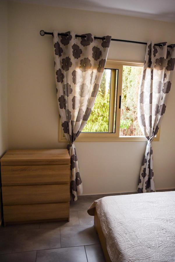 Beautiful Apartment Near The Sea And A Large Private Garden Paphos Buitenkant foto