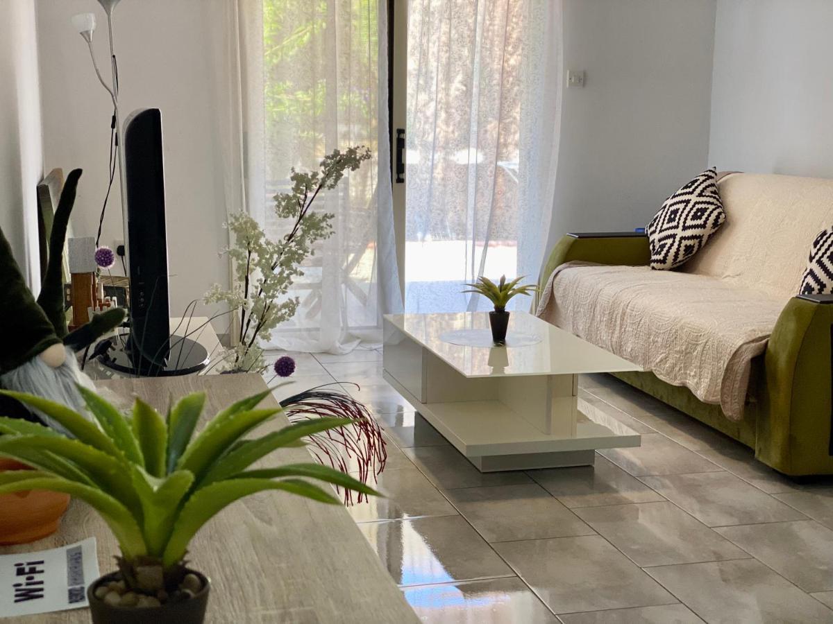 Beautiful Apartment Near The Sea And A Large Private Garden Paphos Buitenkant foto