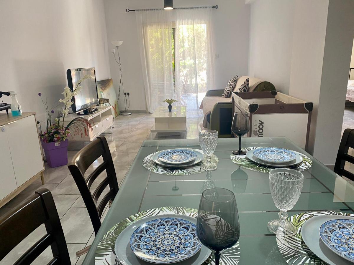 Beautiful Apartment Near The Sea And A Large Private Garden Paphos Buitenkant foto
