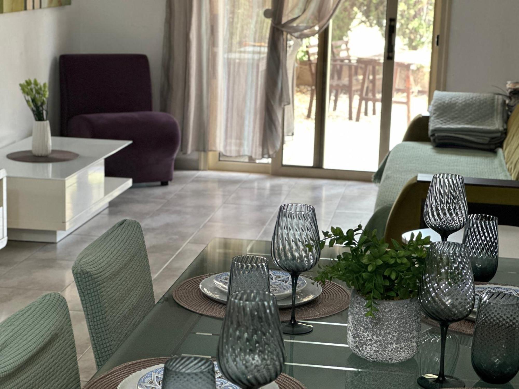 Beautiful Apartment Near The Sea And A Large Private Garden Paphos Buitenkant foto